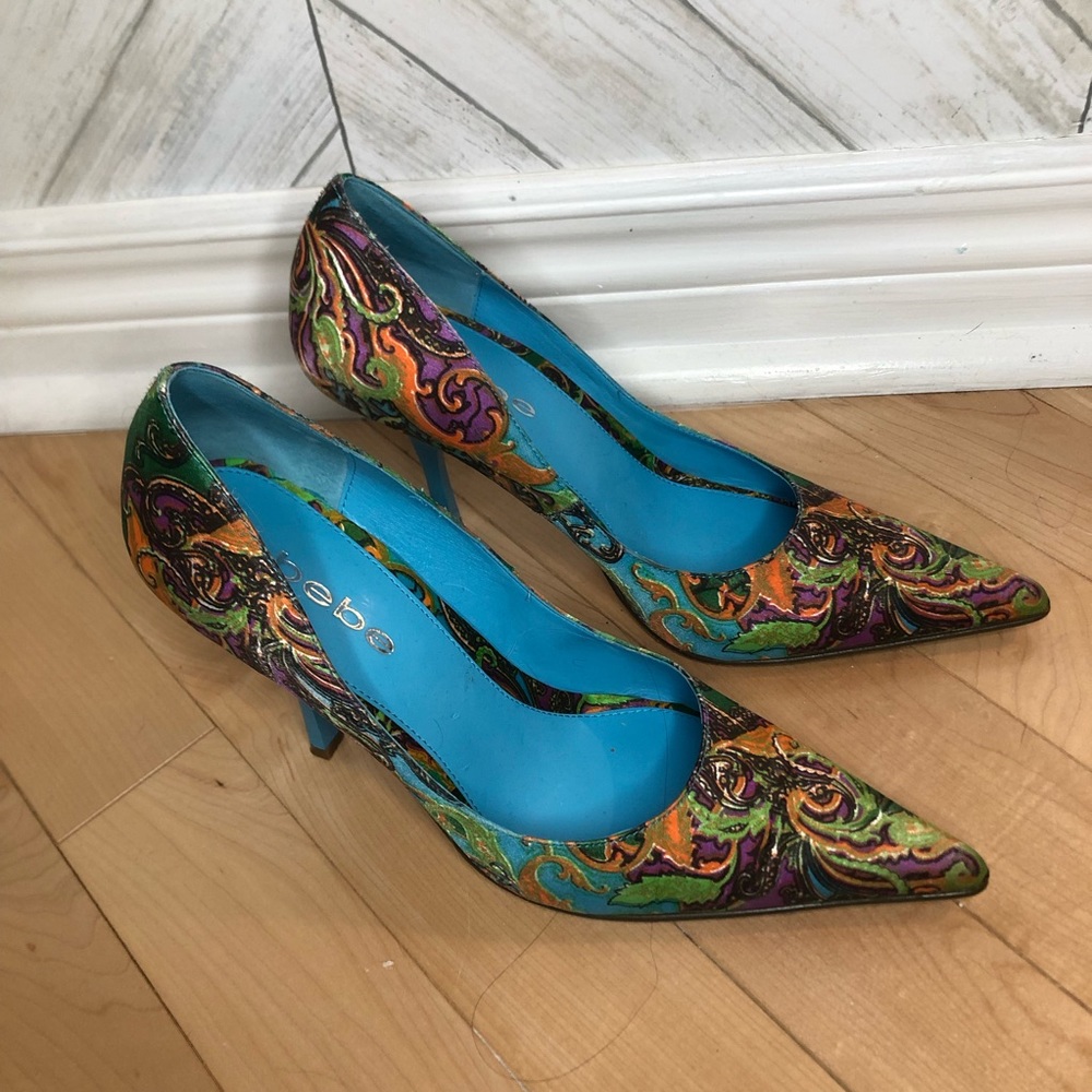 2/$40 item. Bebe swirl pattern pointed toe heel pump dress shoe